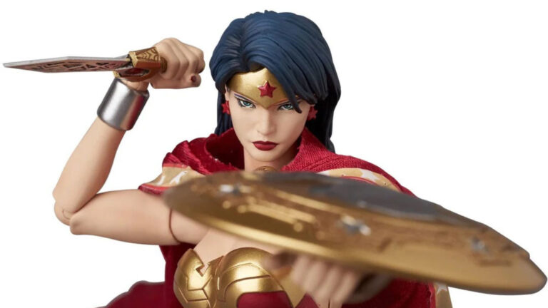 Wonder Woman Takes on Superman with New DC Comics MAFEX