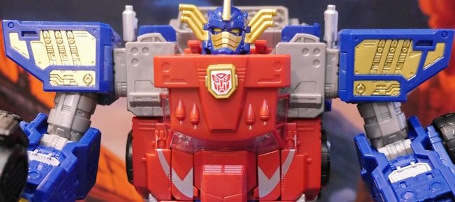 The Transformers: Legacy Evolution Commander Armada Universe Optimus Prime is pretty solid